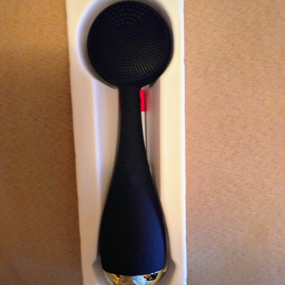 PMD Smart Facial Cleansing Device - Picture 1 of 3